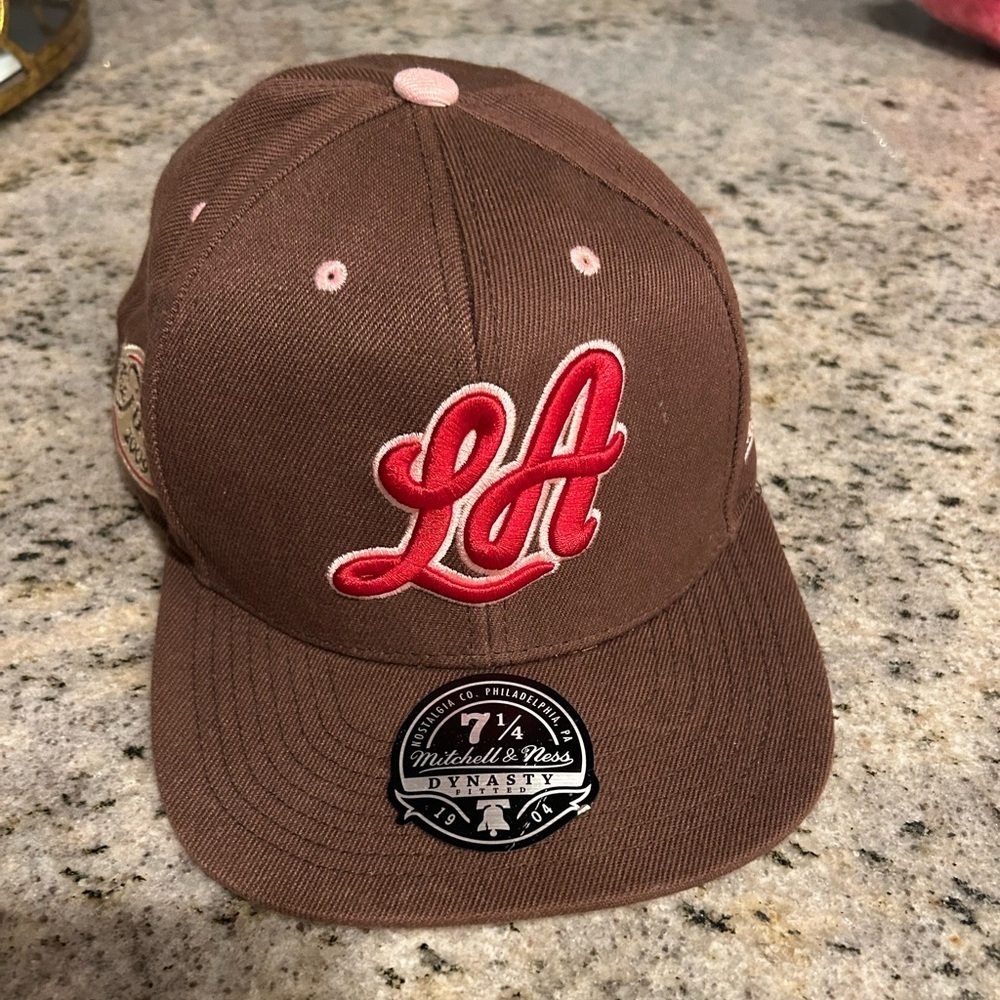MITCHELL & NESS LA LAKERS CURSIVE LOGO 2009 NBA FINALS HAT BROWN RED PINK 7 1/4